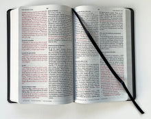 Load image into Gallery viewer, Biblia RVR60 Tamaño manual Letra grande - Tapa dura Cruz