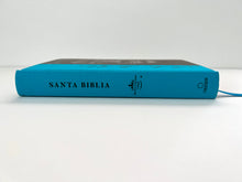 Load image into Gallery viewer, Biblia RVR60 Tamaño manual Letra grande - Tapa dura tela León