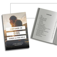 Load image into Gallery viewer, Confiando en Dios aunque la vida duela (Bolsilibro)