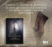 Load image into Gallery viewer, Un resplandor en las tinieblas