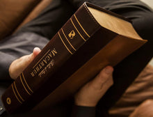 Cargar imagen en el visor de la galería, Biblia de Estudio MacArthur, Imitación piel Café, NBLA