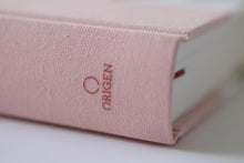 Load image into Gallery viewer, Biblia Reina Valera 1960 letra grande. Tapa Dura, Tela rosada con flores, tamaño manual