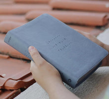 Cargar imagen en el visor de la galería, Biblia Telos para Jóvenes NVI