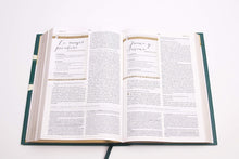 Cargar imagen en el visor de la galería, Biblia de estudio para mujeres RV60 - Tela verde