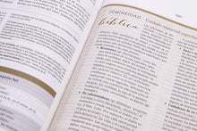 Load image into Gallery viewer, Biblia Reina Valera 1960 de Estudio para Mujeres. Símil piel, Chocolate