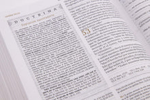 Load image into Gallery viewer, Biblia Reina Valera 1960 de Estudio para Mujeres. Símil piel, Chocolate