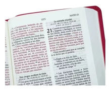 Cargar imagen en el visor de la galería, Biblia NVI Ultrafina Fucsia Letra 8 Puntos