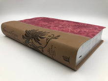 Cargar imagen en el visor de la galería, Biblia de estudio para la mujer Piel Italiana