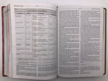 Cargar imagen en el visor de la galería, Biblia de estudio para la mujer Piel Italiana