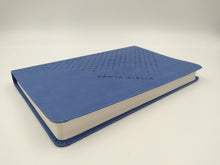 Cargar imagen en el visor de la galería, Biblia NTV Edición Agape Azul