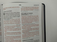 Load image into Gallery viewer, Biblia Letra Gigante Negro Piel Fabricada
