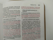 Cargar imagen en el visor de la galería, Biblia Ultrafina Letra Gigante Beige NBLA