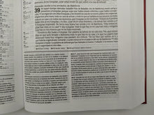 Cargar imagen en el visor de la galería, Biblia de Estudio Diario Vivir Tapa Dura RVR60