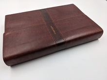 Cargar imagen en el visor de la galería, Biblia RVR60 Letra Súper Gigante café símil piel con índice y solapa