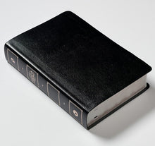 Cargar imagen en el visor de la galería, Biblia de Estudio NBLA Gracia y Verdad Piel Fabricada Negro