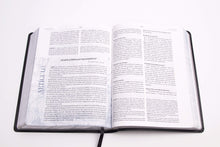Cargar imagen en el visor de la galería, Biblia de Estudio de Apologética (Imitación piel)