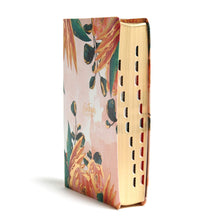 Cargar imagen en el visor de la galería, Biblia Centrada en Cristo RVR60 símil piel con índice