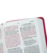 Cargar imagen en el visor de la galería, Biblia NVI - Letra grande Fucsia (Bolsillo)