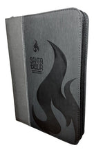 Cargar imagen en el visor de la galería, Biblia RVR60 Letra Gigante Imitación piel con cierre Negro - Gris
