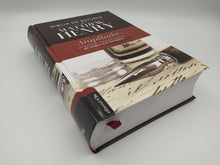 Load image into Gallery viewer, Biblia de Estudio Matthew Henry Tapa Dura con índice
