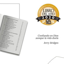 Load image into Gallery viewer, Confiando en Dios aunque la vida duela (Bolsilibro)

