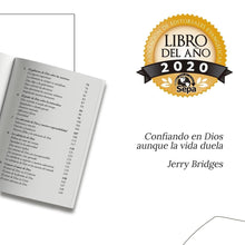 Cargar imagen en el visor de la galería, Confiando en Dios aunque la vida duela
