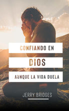 Load image into Gallery viewer, Confiando en Dios aunque la vida duela (Bolsilibro)
