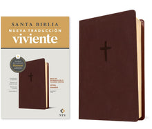 Cargar imagen en el visor de la galería, Biblia NTV de referencia en la columna central (Letra grande con Filament, SentiPiel, Café, Letra Roja)
