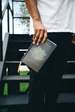 Cargar imagen en el visor de la galería, NBLA, Biblia de Estudio para Jóvenes, Tapa Dura, Azul

