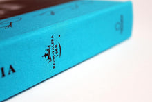 Load image into Gallery viewer, Biblia RVR60 Tamaño manual Letra grande - Tapa dura tela León
