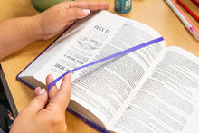 Cargar imagen en el visor de la galería, Biblia Inspira NTV (Tapa dura de SentiPiel, Lavanda, Morada)
