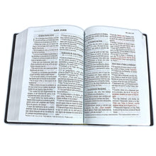 Cargar imagen en el visor de la galería, Biblia RVR60, Letra Grande,Manual, Vinil Negro
