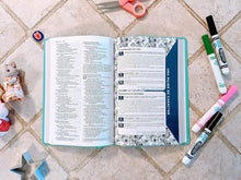 Load image into Gallery viewer, Biblia de La Mamá Ocupada
