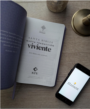 Cargar imagen en el visor de la galería, Biblia NTV Lavanda

