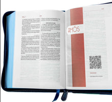 Cargar imagen en el visor de la galería, Biblia Reina Valera 1960 Azul Brújula en Tamaño y Letra Pequeña con Cremallera
