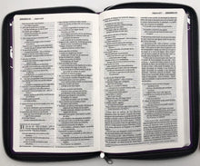 Cargar imagen en el visor de la galería, Biblia NTV Edición Ziper Púrpura
