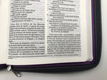 Cargar imagen en el visor de la galería, Biblia NTV Edición Ziper Púrpura
