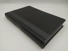 Cargar imagen en el visor de la galería, Biblia Ultrafina Letra Gigante Negra NBLA

