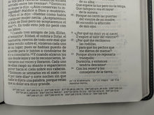 Cargar imagen en el visor de la galería, Biblia Ultrafina Letra Gigante Negra NBLA
