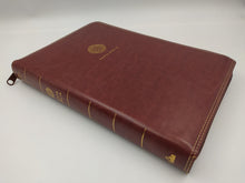 Load image into Gallery viewer, Biblia RVR60 Letra Super Gigante Café Cierre
