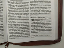 Load image into Gallery viewer, Biblia RVR60 Letra Super Gigante Café Cierre
