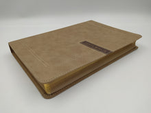 Cargar imagen en el visor de la galería, Biblia Ultrafina Letra Gigante Beige NBLA
