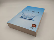Cargar imagen en el visor de la galería, Santa Biblia NTV Corona de agua (económica)
