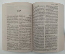 Cargar imagen en el visor de la galería, Santa Biblia NTV Corona de agua (económica)
