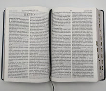 Cargar imagen en el visor de la galería, La Biblia de Promesas Letra Grande Piel especial - índice

