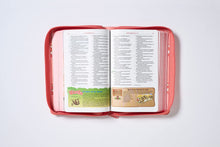 Cargar imagen en el visor de la galería, Biblia Aventura para niñas NBLA - Imitación piel Coral
