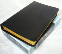 Cargar imagen en el visor de la galería, Biblia del pescador piel genuina

