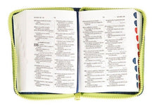 Cargar imagen en el visor de la galería, Biblia Jean Acolchada Desgaste Verde
