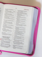 Load image into Gallery viewer, Biblia - RVR 1960 - PJR - Floral con cierre

